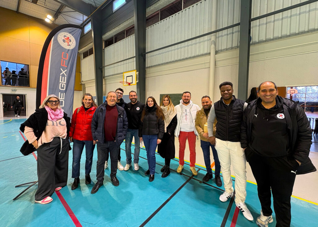 Au gymnase du Lion, Vision Commune joue collectif avec les sportifs genésiens